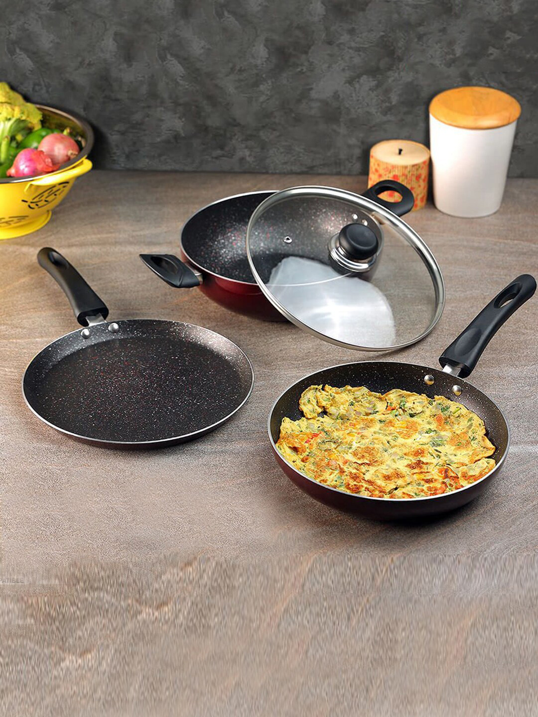 

Vinod Set Of 3 Black & Maroon Supreme Induction Friendly Aluminium Non-Stick Cookware Set