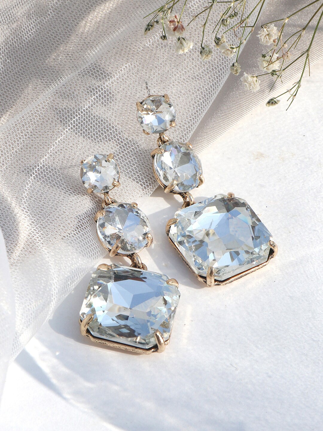 

JOKER & WITCH White Contemporary Drop Earrings