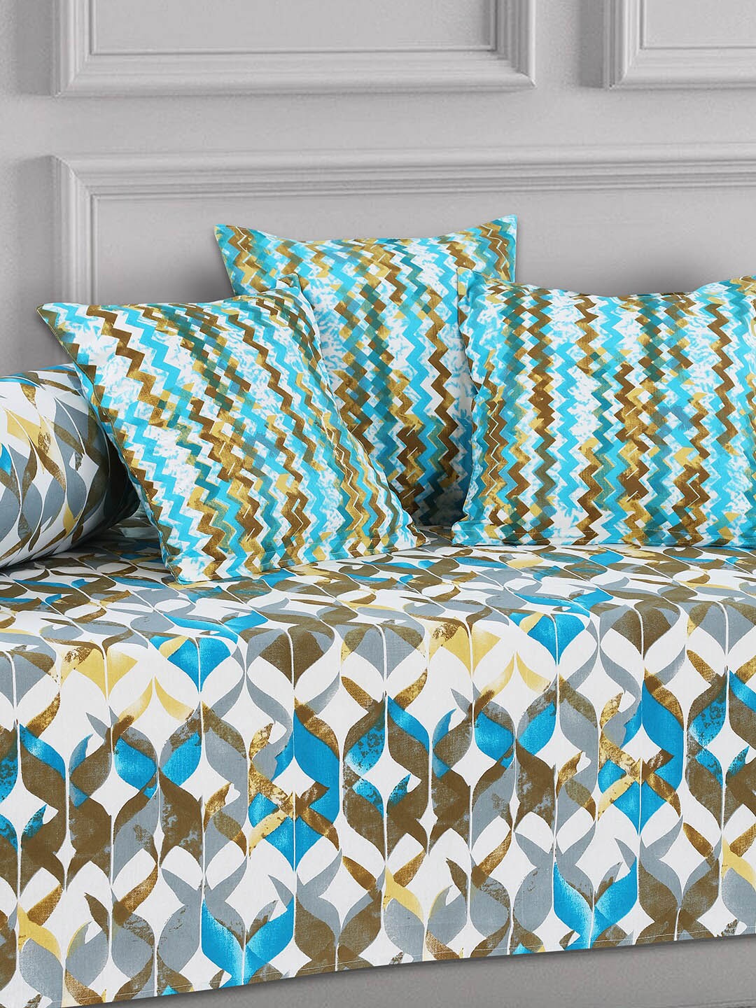 Salona Bichona 6-Pieces Blue & White Printed Bedsheet With Bolster & Cushion Covers