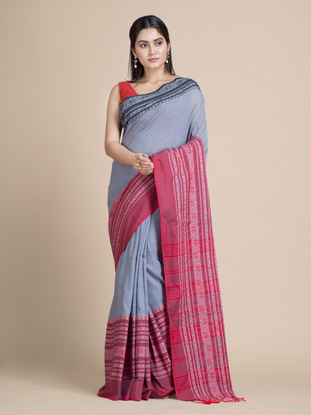 

Mitera Women Grey & Red Ethnic Motifs Hand Woven Pure Cotton Saree