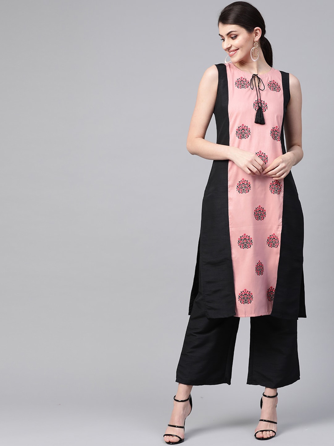 

ZIYAA Women Pink & Black Floral Printed Keyhole Neck Kurta
