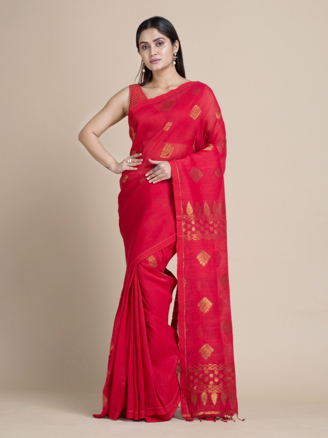 

Mitera Red & Gold-Toned Ethnic Motifs Zari Saree