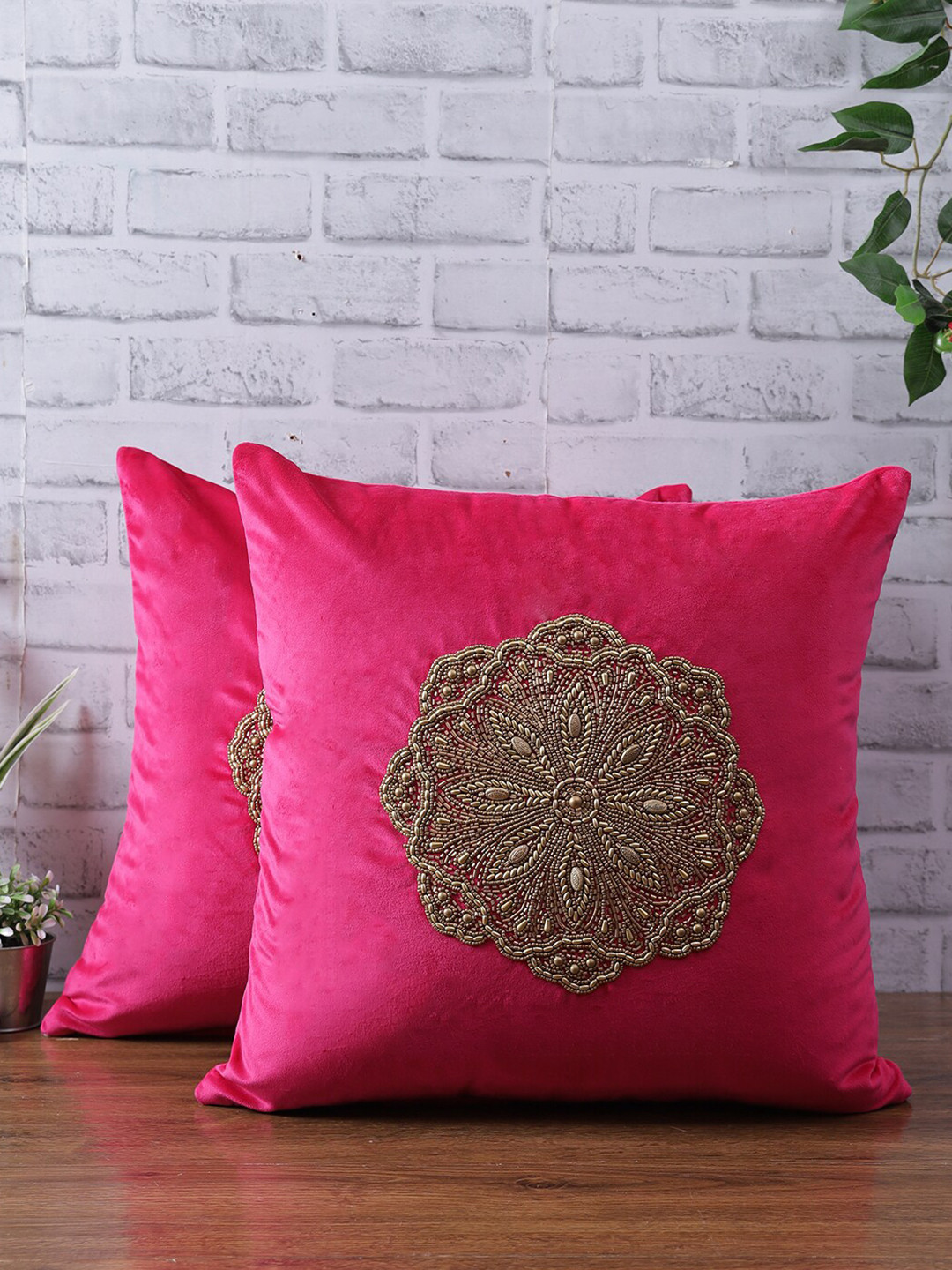 

eyda Fuchsia Pink & Gold-Toned Set of 2 Ethnic Motifs Velvet Square Cushion Covers