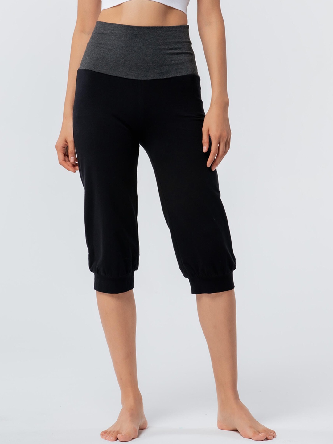 

KIMJALY By Decathlon Women Black Organic Cotton Gentle Yoga Cropped Bottom