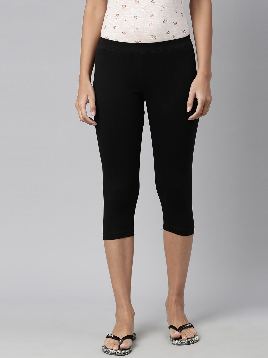 

Kryptic Women Solid Slim-Fit Three Fourth Length Capri Leggings, Black