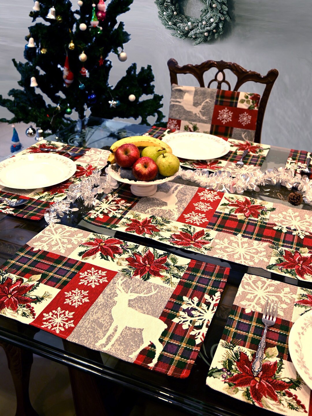 

AVI Living Set Of 7 Red & White Christmas Spirit Table Mat Set & Runner