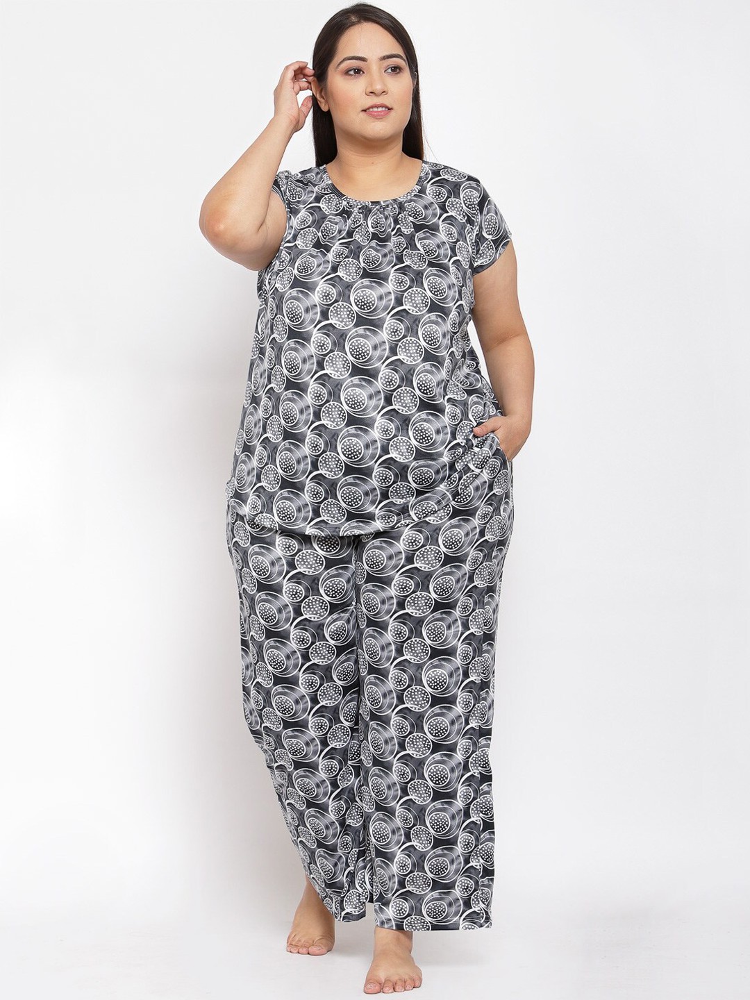 

KLOTTHE Women Black & White Printed Night suit