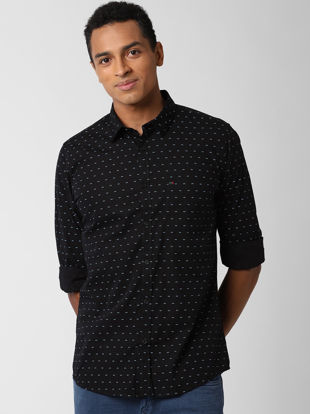 

Peter England Casuals Men Black Slim Fit Printed Casual Shirt