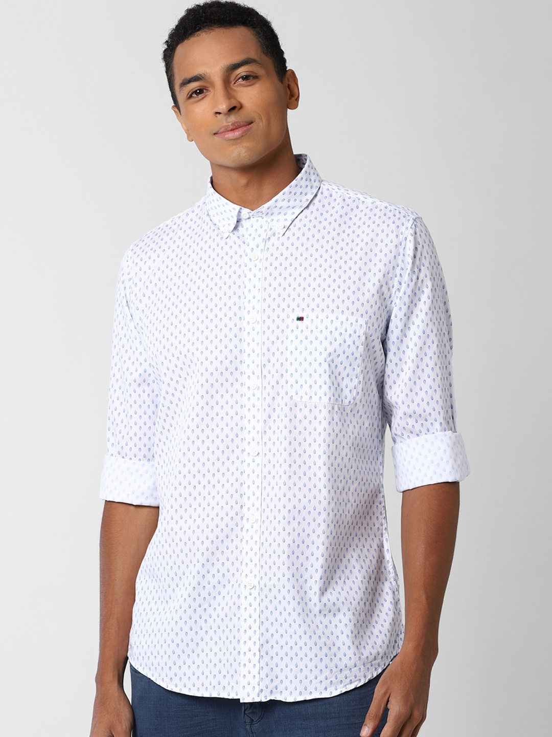 

Peter England Casuals Men White Slim Fit Printed Cotton Casual Shirt