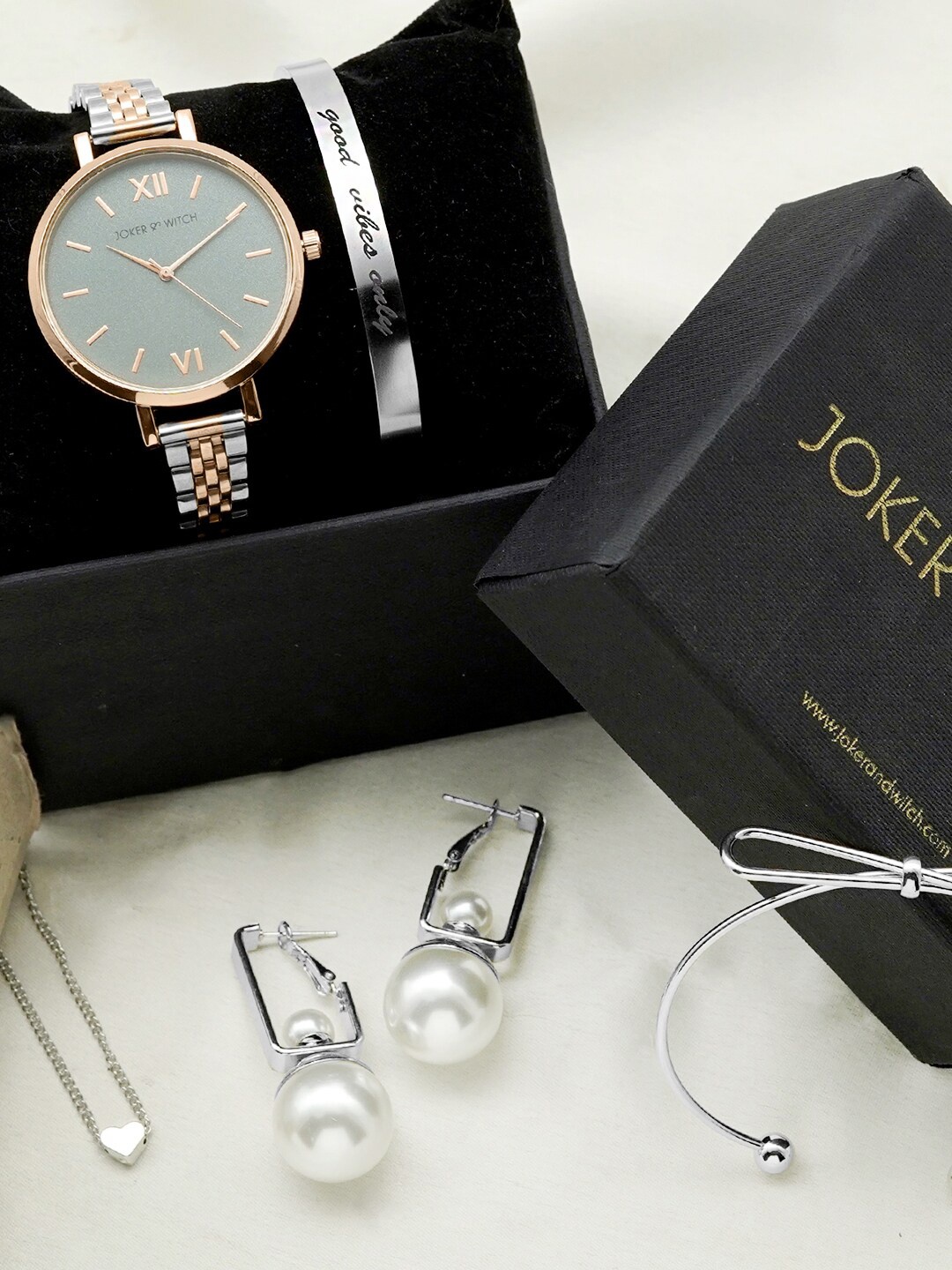 

JOKER & WITCH Women Grey & Silver-Toned Afterglow Love Stack Watch Gift Set JWLS193