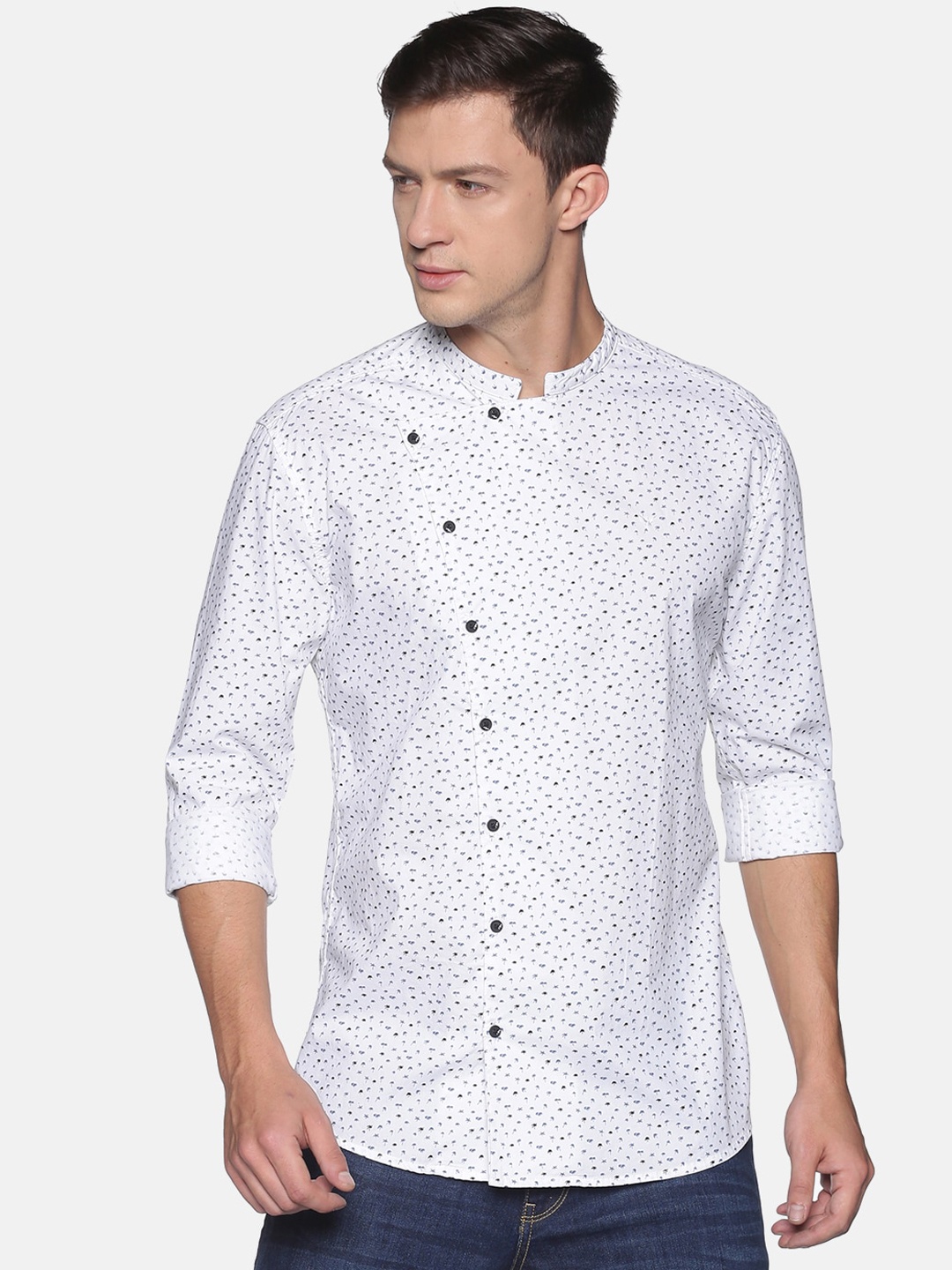 

SHOWOFF Men White & Navy Blue Floral Printed Comfort Slim Fit Casual Shirt