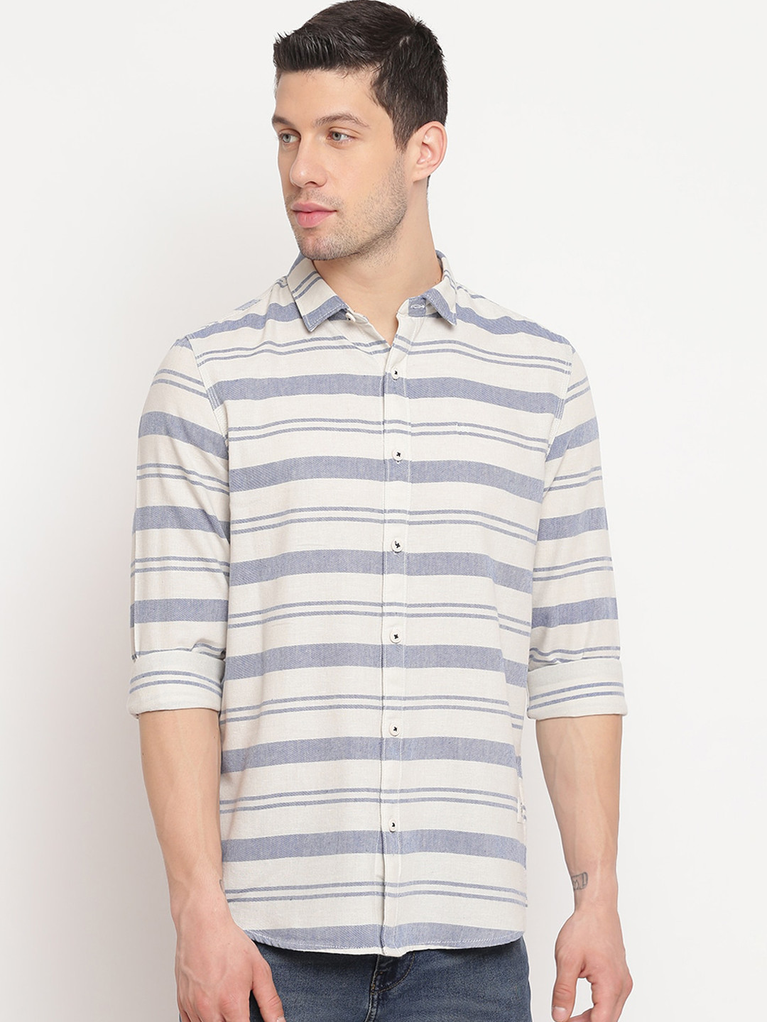 

Lee Men White Slim Fit Horizontal Striped Casual Shirt
