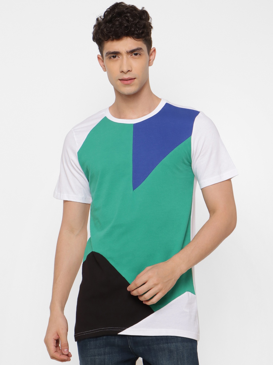 

FOREVER 21 Men Green & White Colourblocked T-shirt