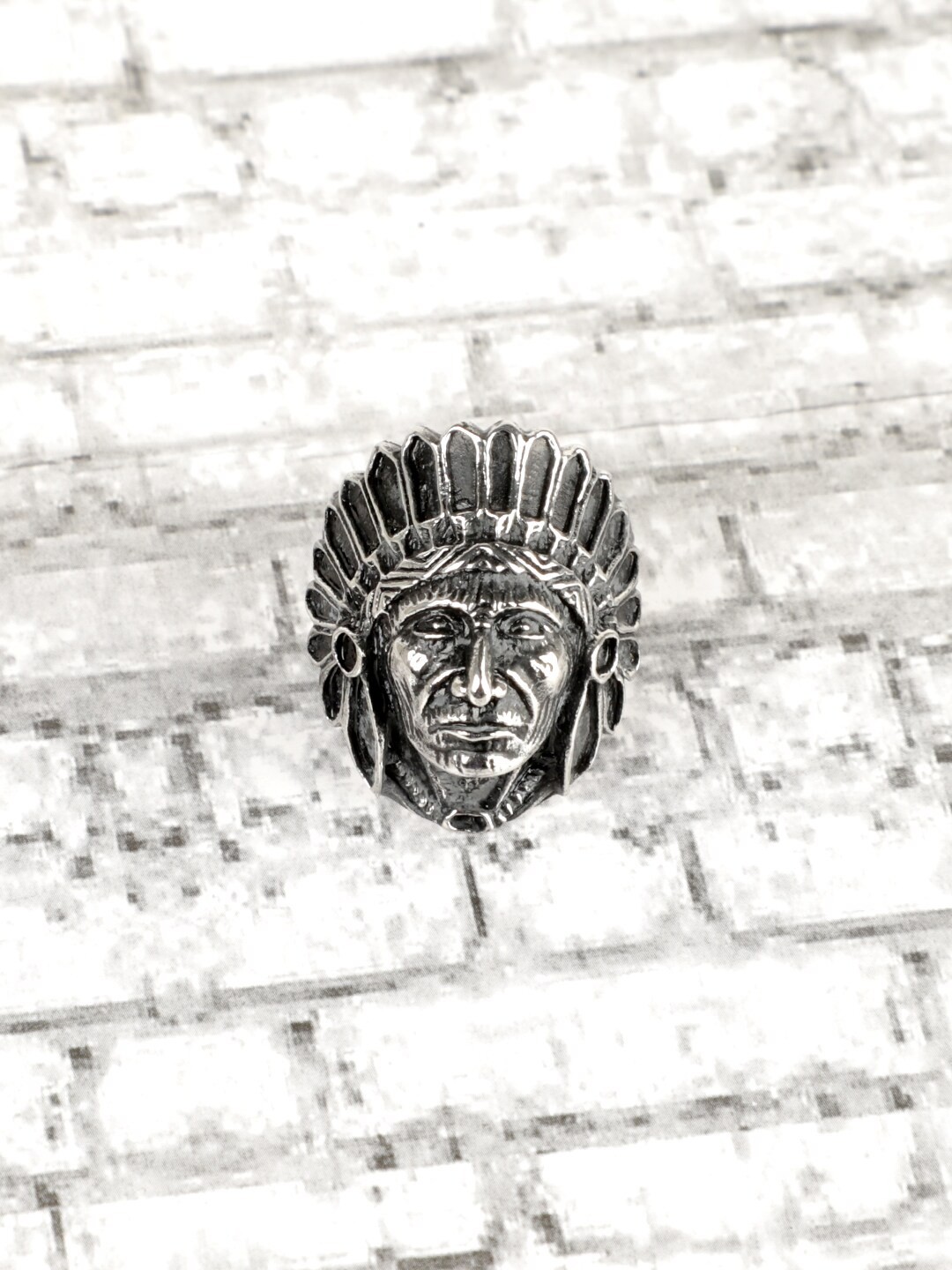 

Crunchy Fashion Oxidised Silver-Plated & Black Finger Ring