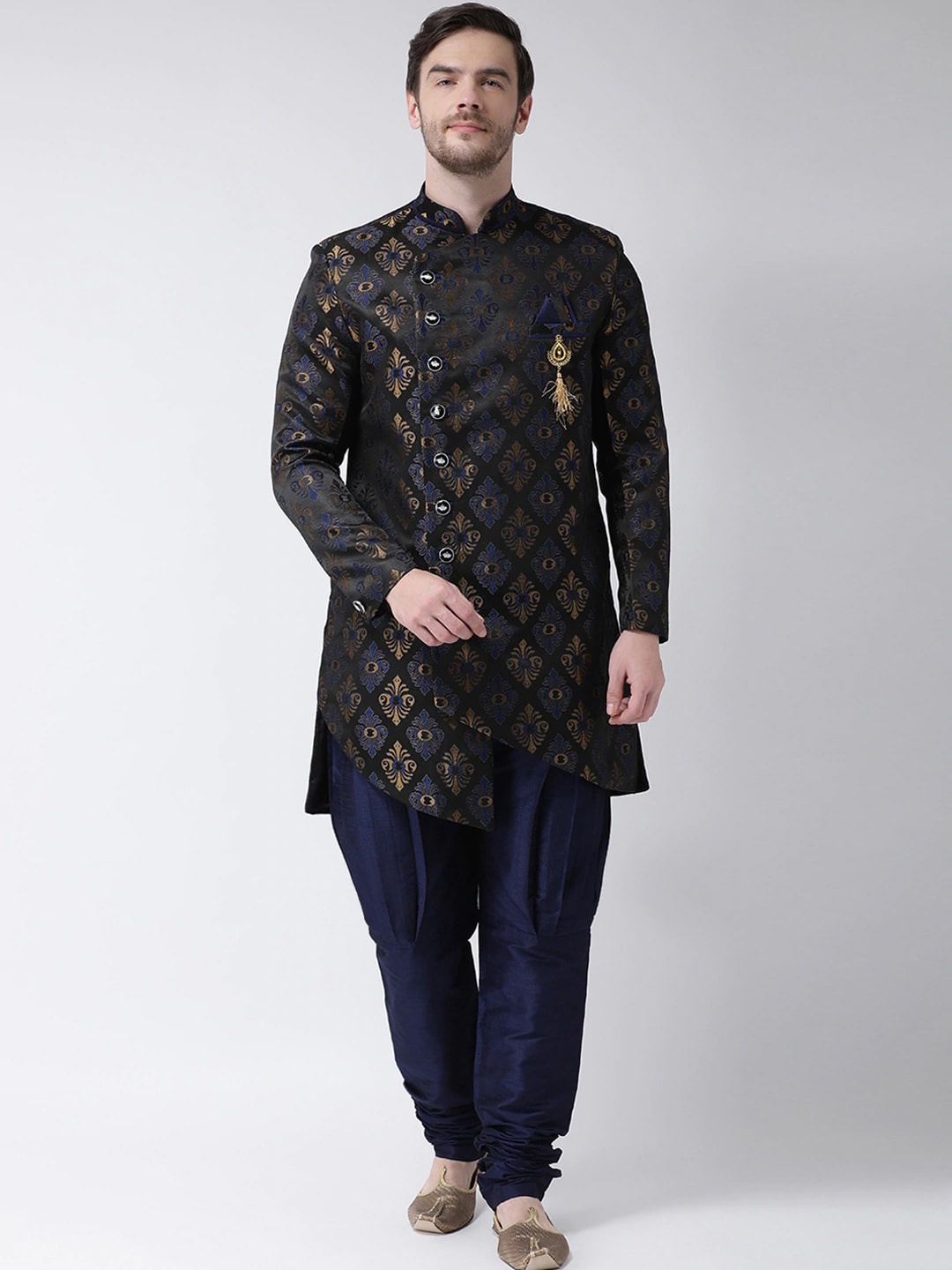 

VASTRAMAY Men Gold-Coloured & Navy Blue Woven-Design Brocade Sherwani Set