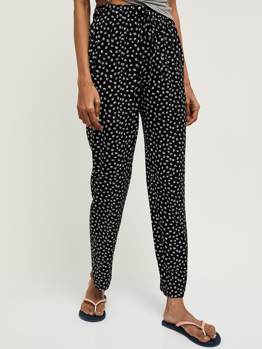 

max Women Black Printed Lounge Pant