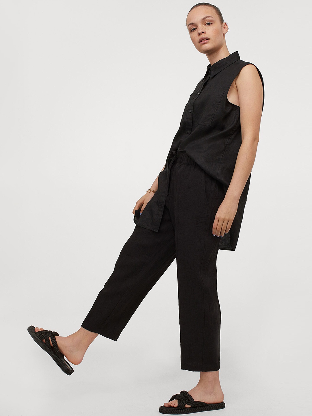 

H&M Women Black Ankle-Length Trousers