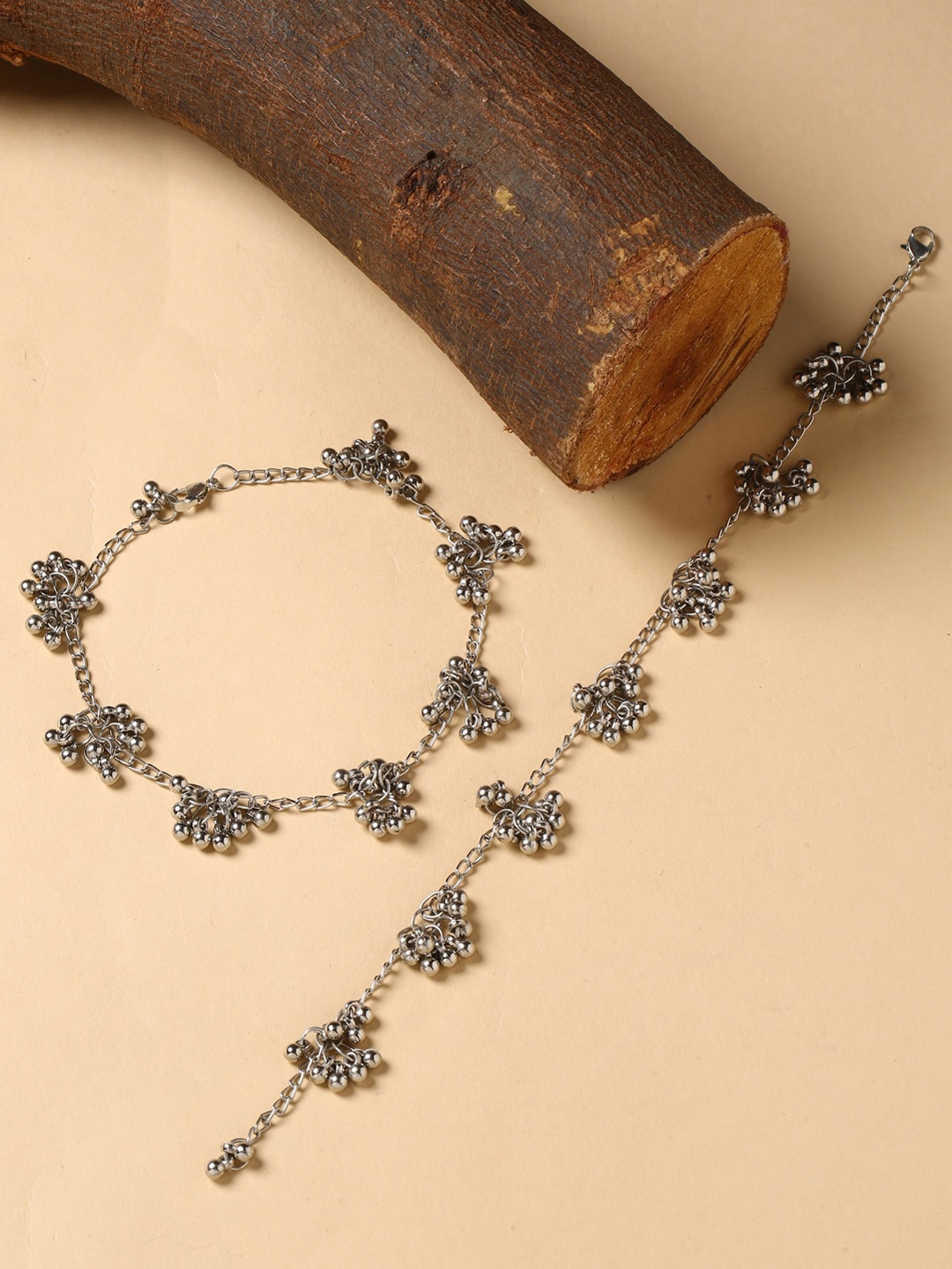

Fabstreet Women Silver-Toned Light Weight Ghungroo Anklet