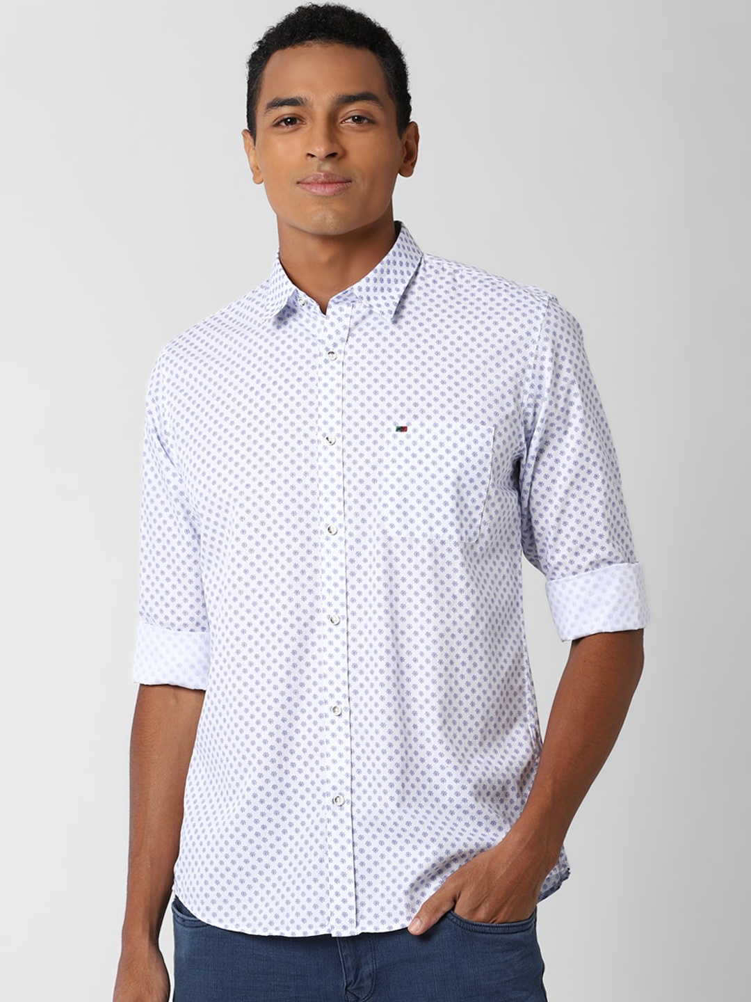 

Peter England Casuals Men Blue Pure Cotton Slim Fit Printed Casual Shirt