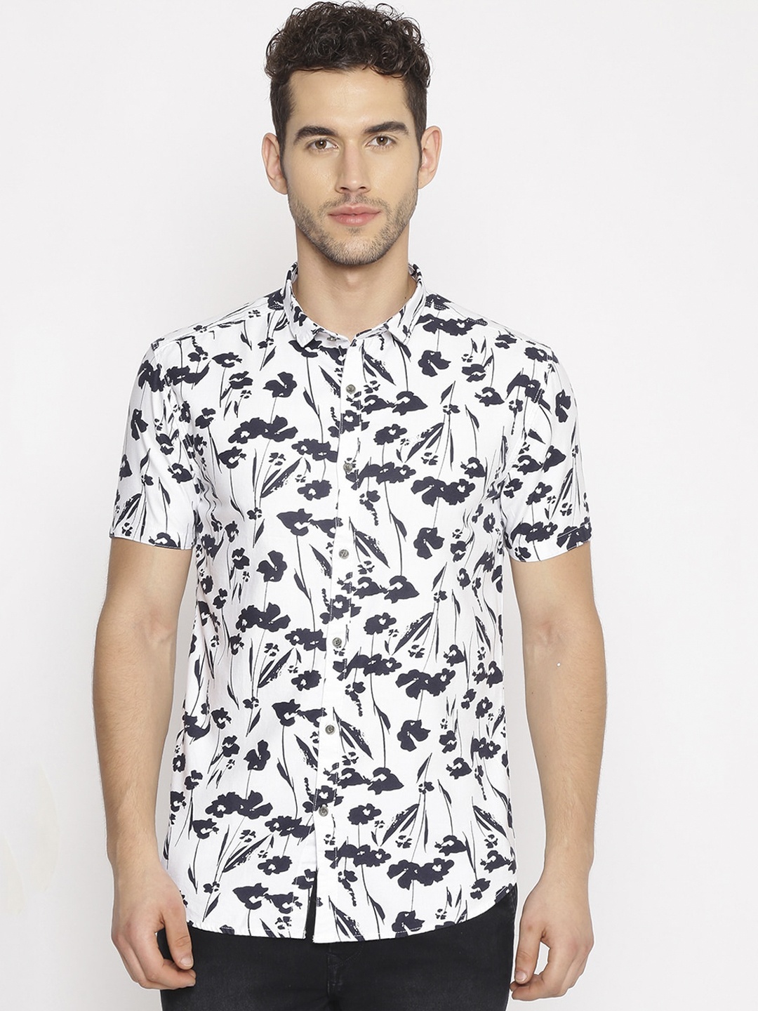 

SHOWOFF Men White Slim Fit Floral Printed Cotton Casual Shirt