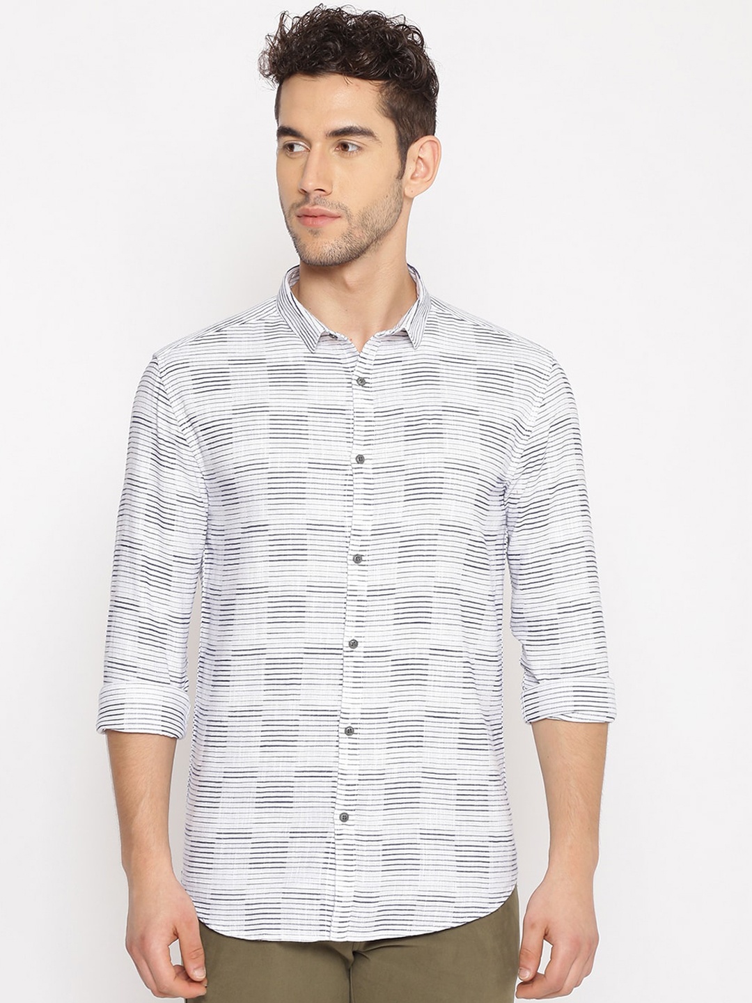 

SHOWOFF Men White Comfort Slim Fit Printed Cotton Casual Shirt