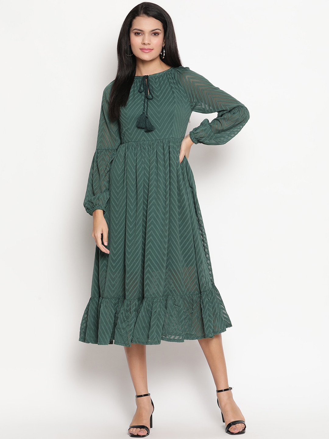 

HOUSE OF KKARMA Green Tie-Up Neck Midi Dress