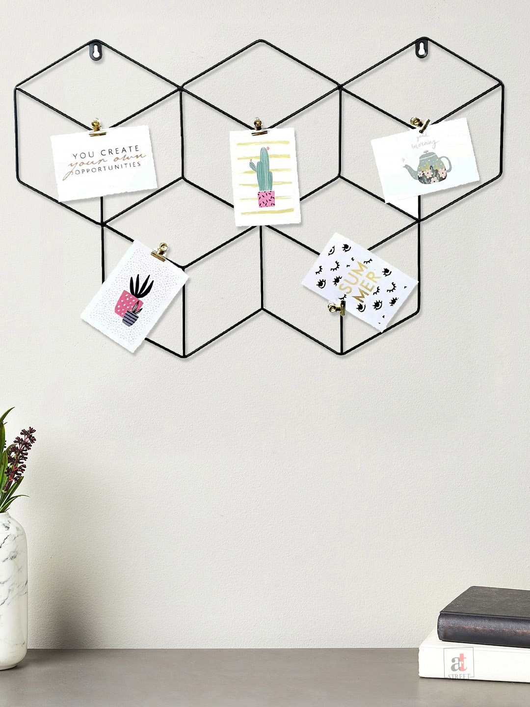 

Art Street DIY Black Metal Wall Hanging Grid For Photos with Clips