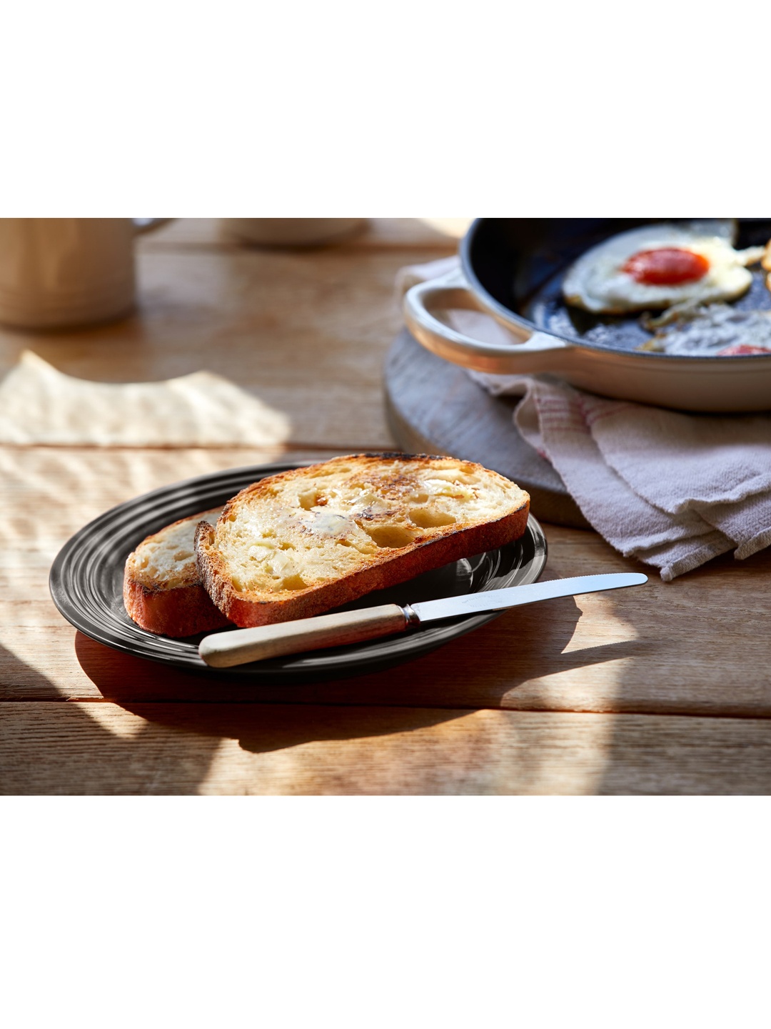

LE CREUSET Grey Solid Van Side Plate Serveware