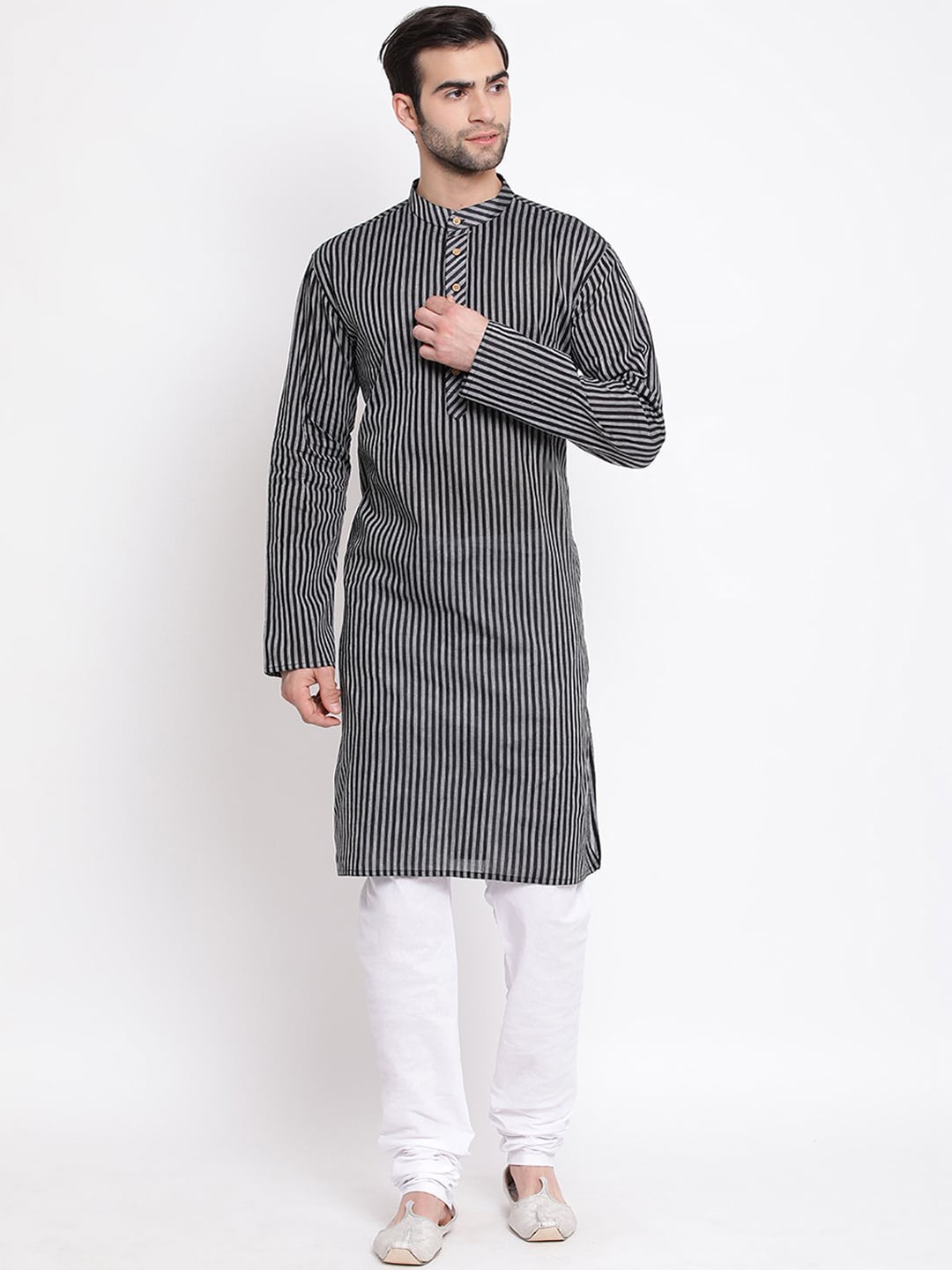 

VASTRAMAY Men's Black & Grey Striped Pure Cotton Handloom Kurta with Pyjamas