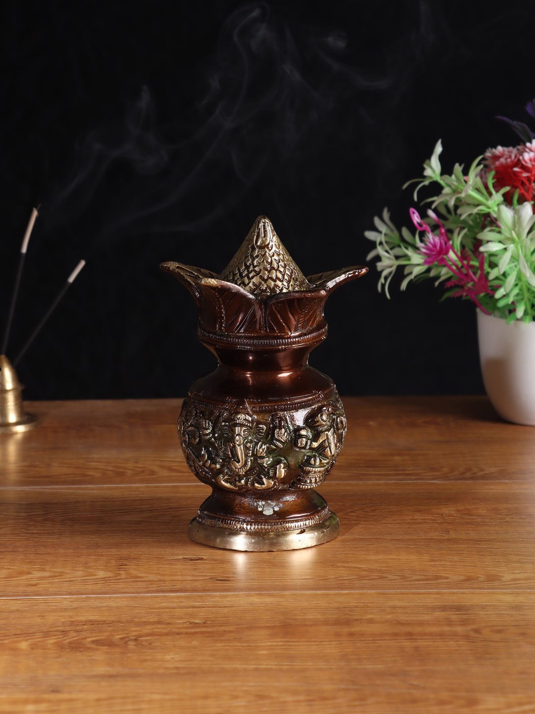 

Aapno Rajasthan Brown Textured Brass Kumbam