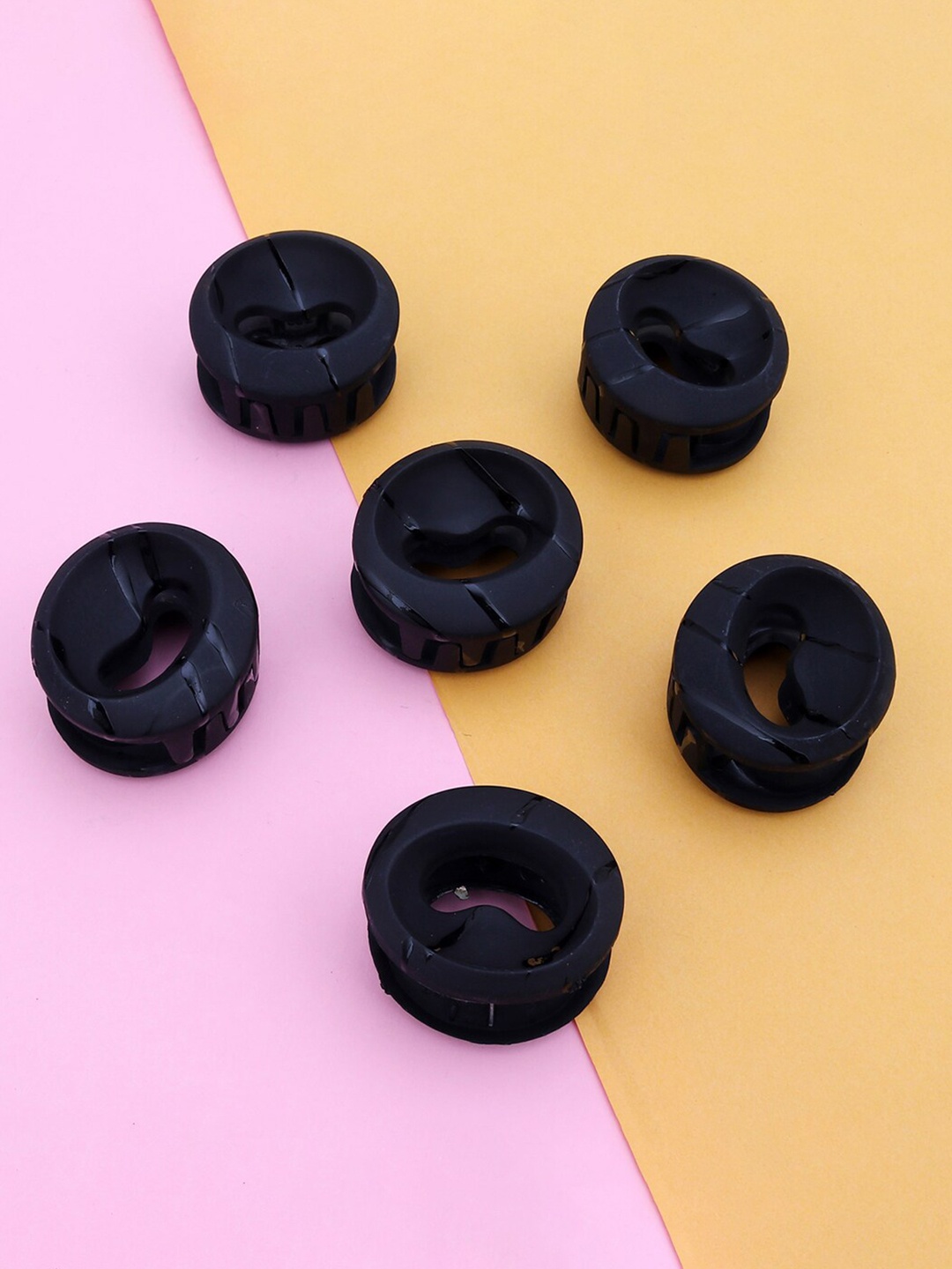 

Sukkhi Women Black Set of 6 Claw Clip