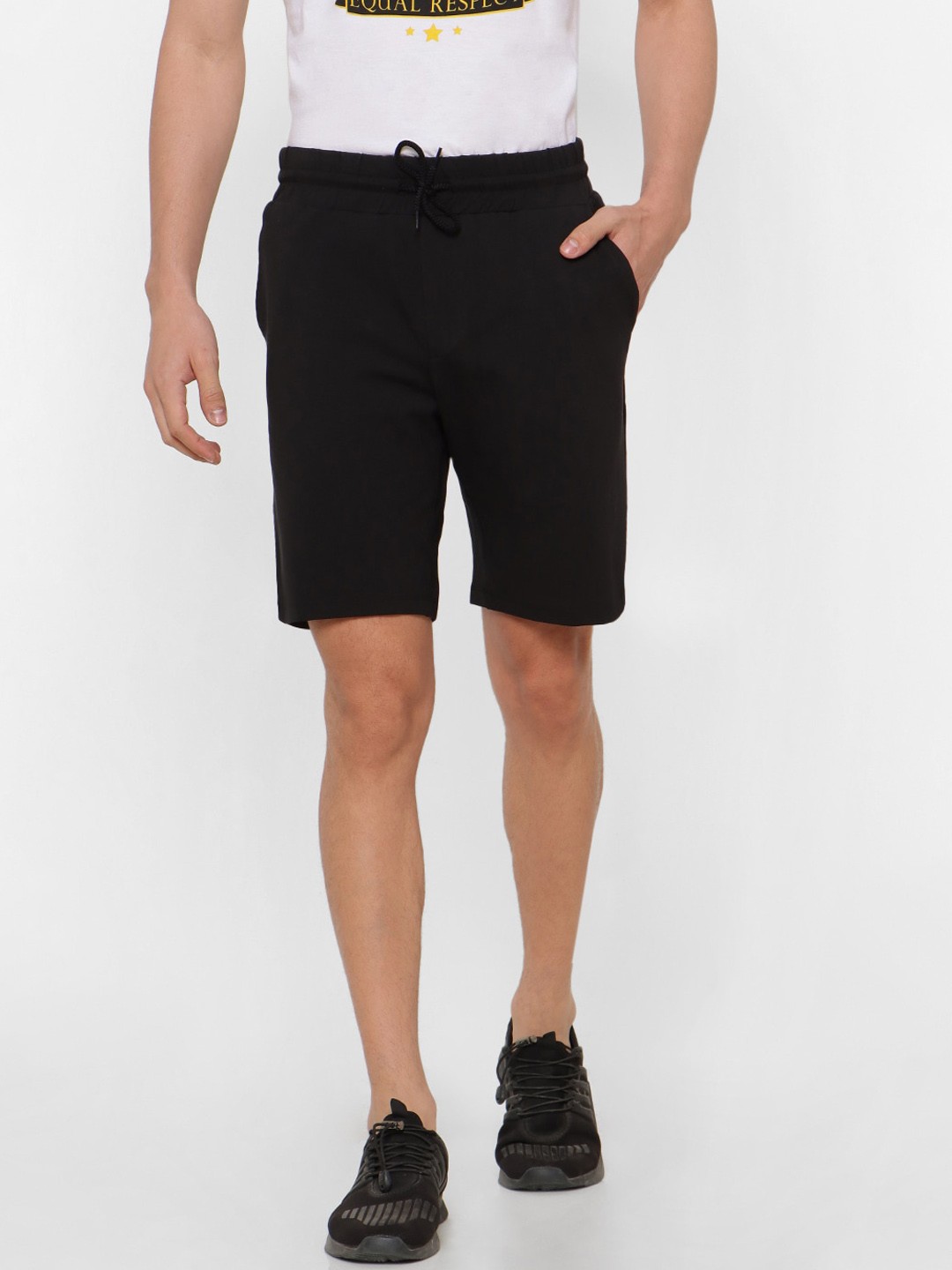 

FOREVER 21 Men Black Donald Duck Mid-Rise Regular Shorts
