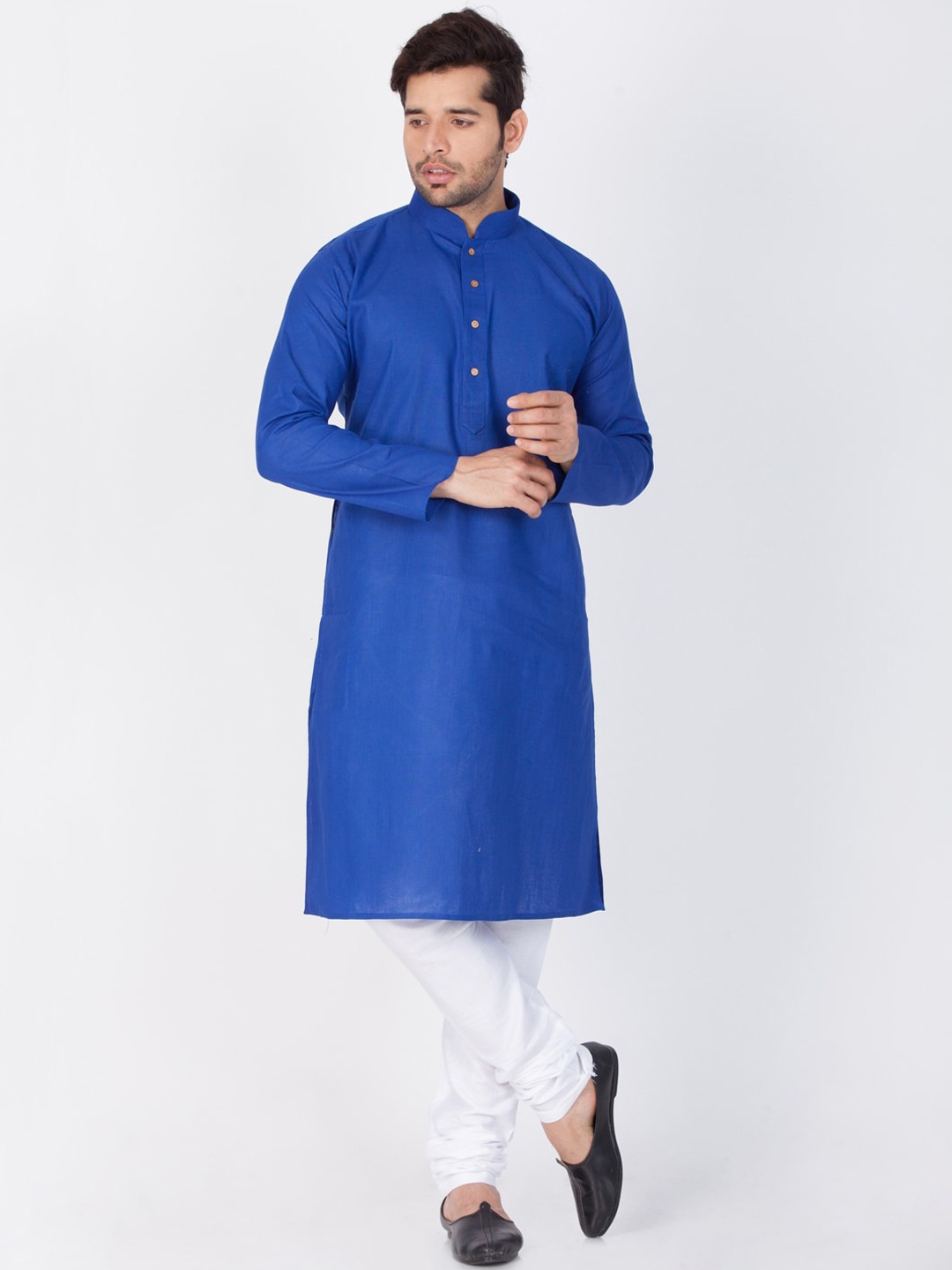

VASTRAMAY Men Solid Blue And White Cotton Kurta with Churidar