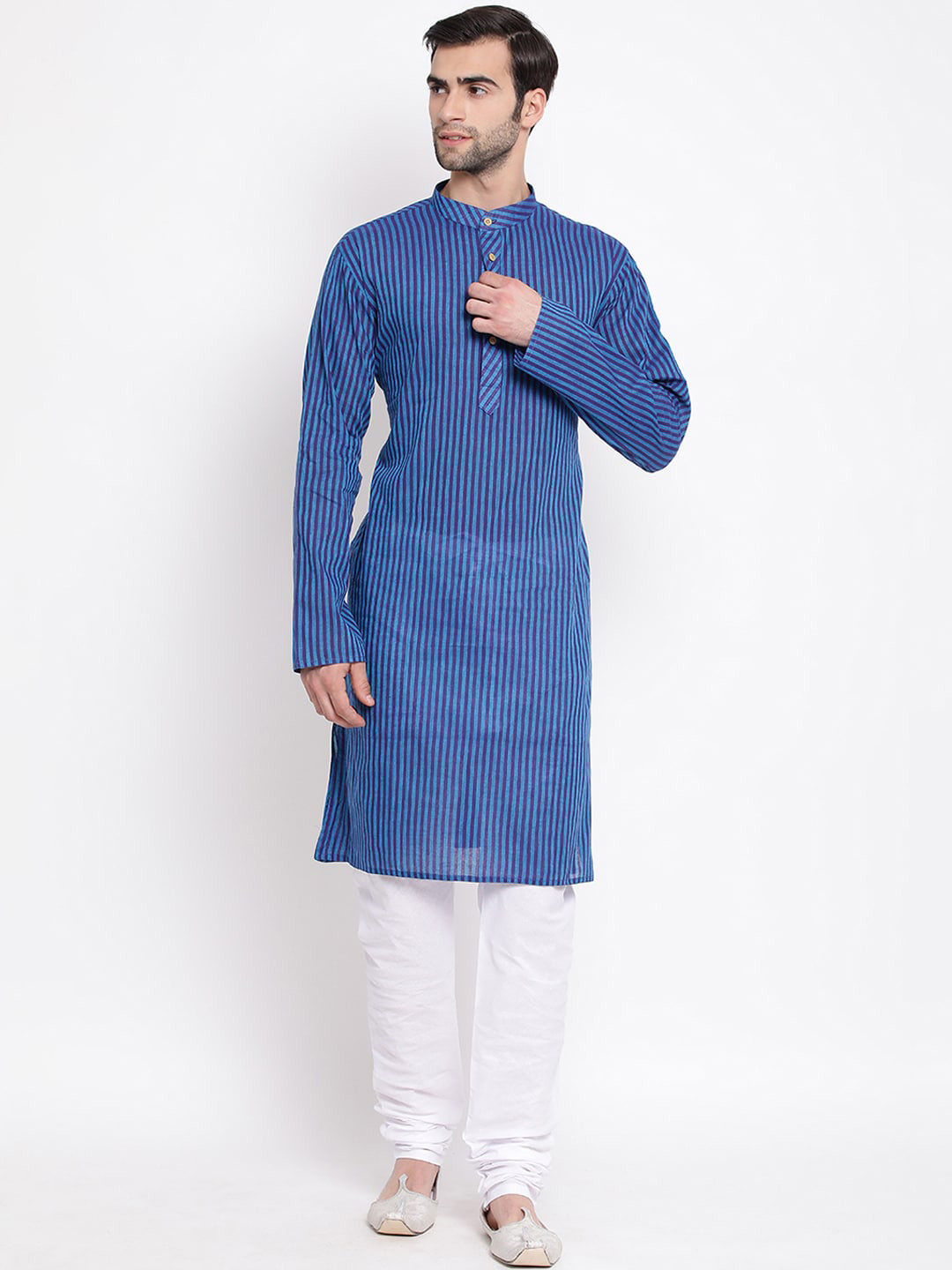 

VASTRAMAY Men Blue Striped Pure Cotton Handloom Kurta with Churidar