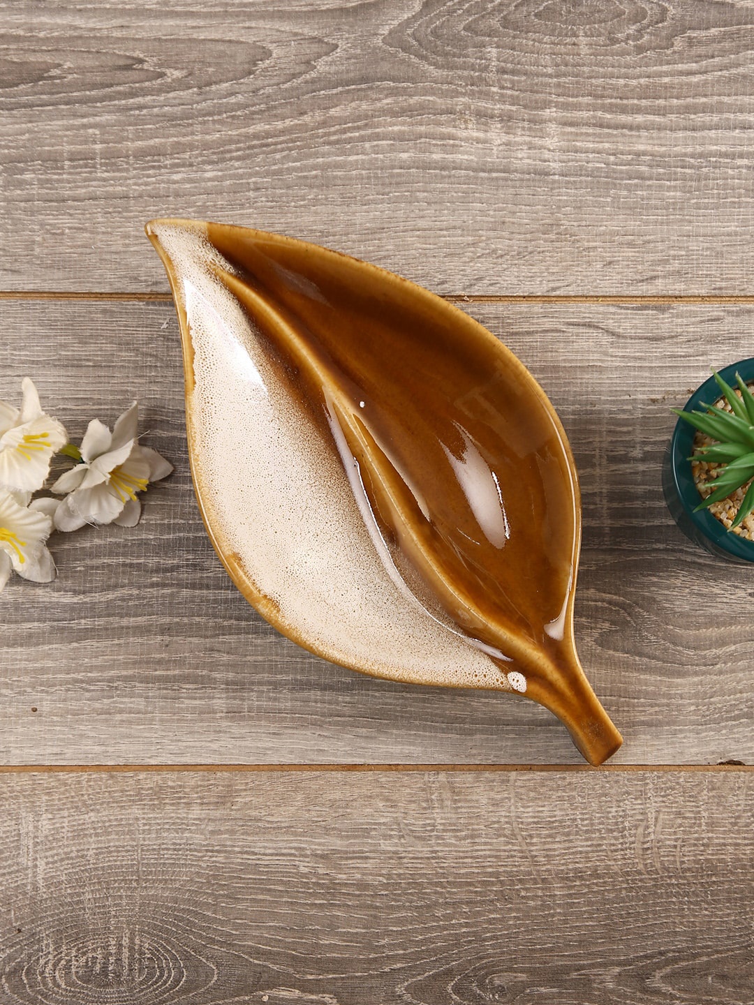 

Aapno Rajasthan Mustard Yellow Solid Leaf Structure Ceramic Platter
