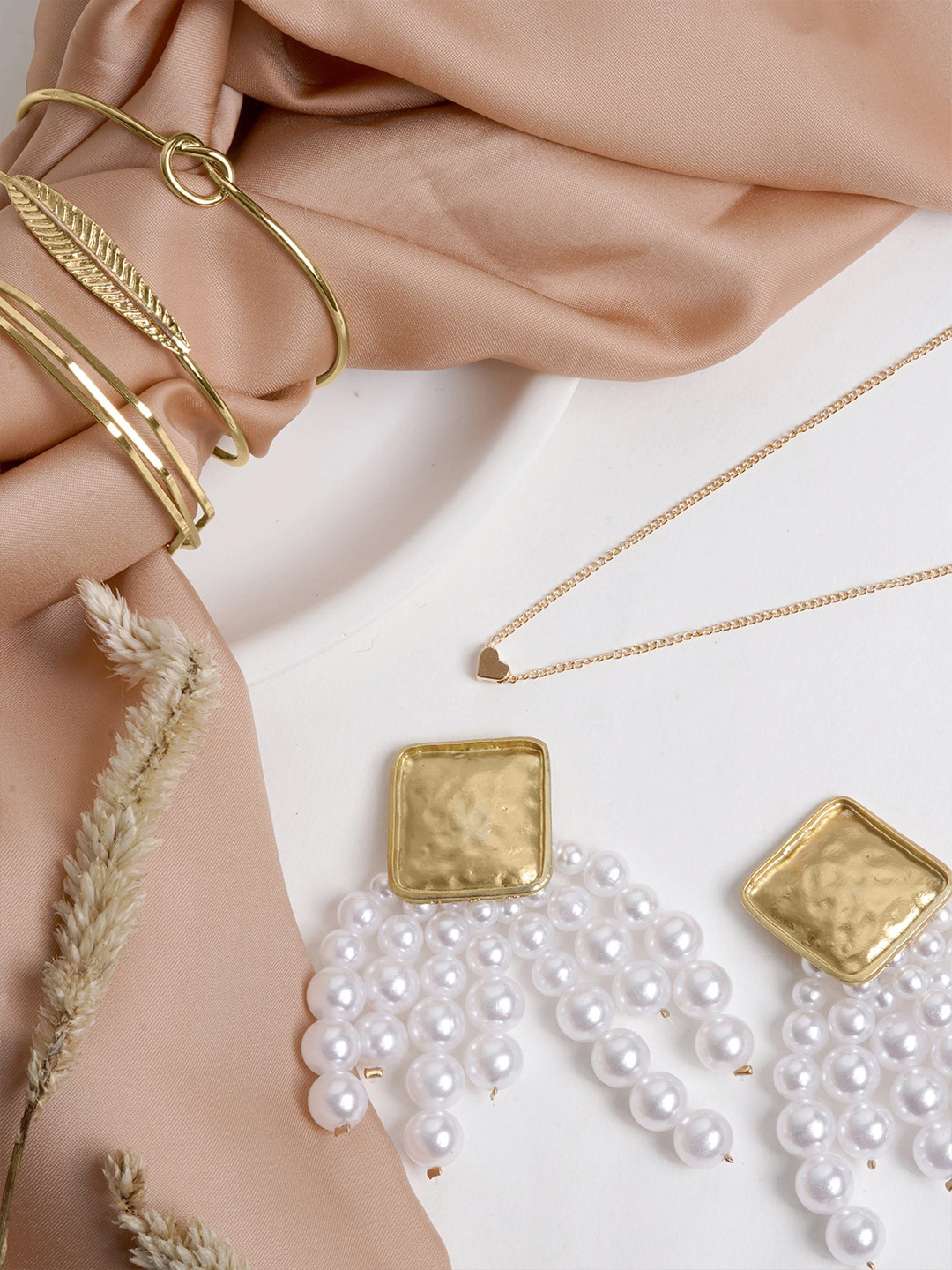 

JOKER & WITCH Gold-Toned White Pearl Beaded Strelitizia Jewellery Set
