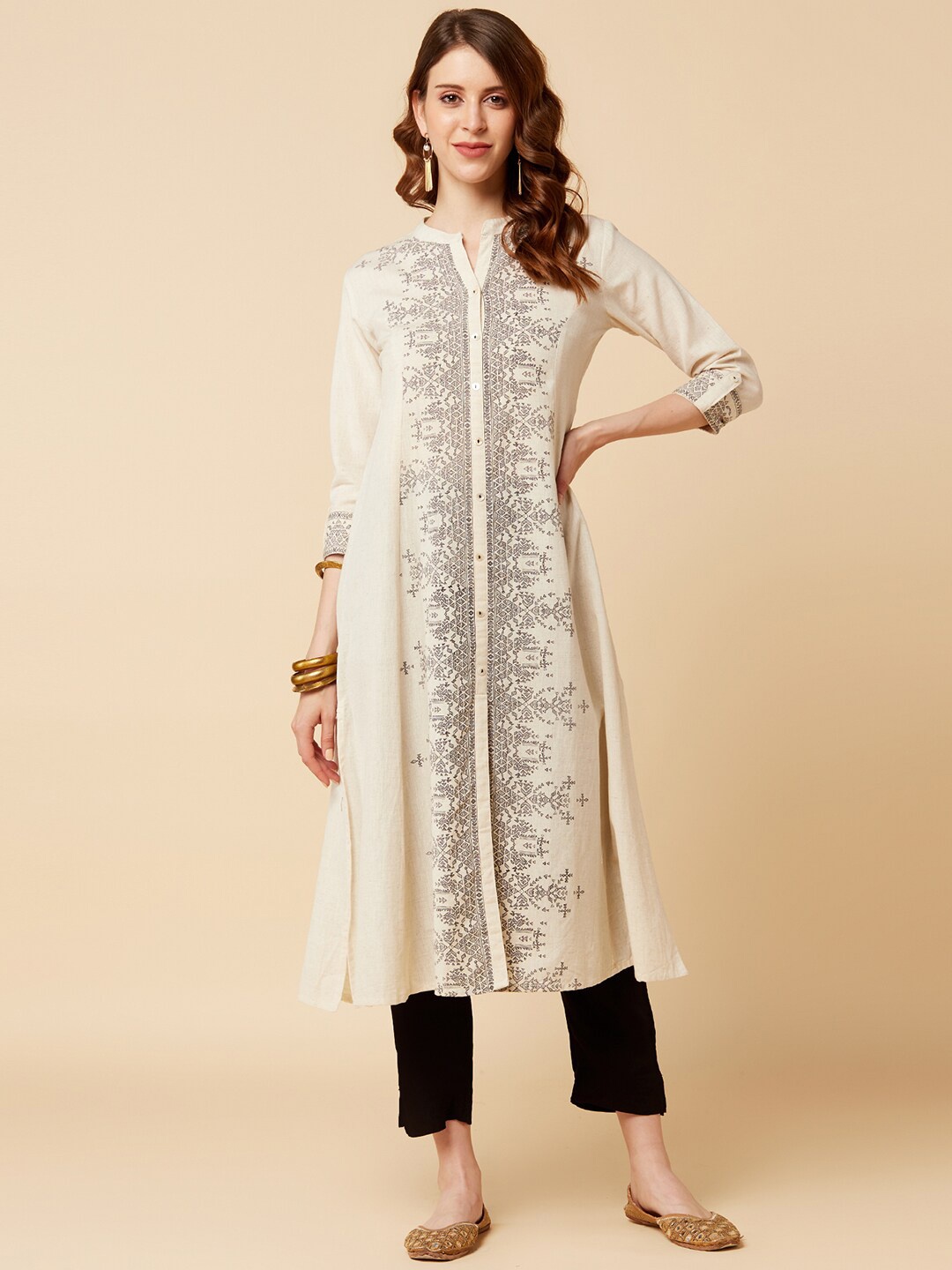 

Varanga Women Off White & Black Geometric Mandarin Collar Kurta