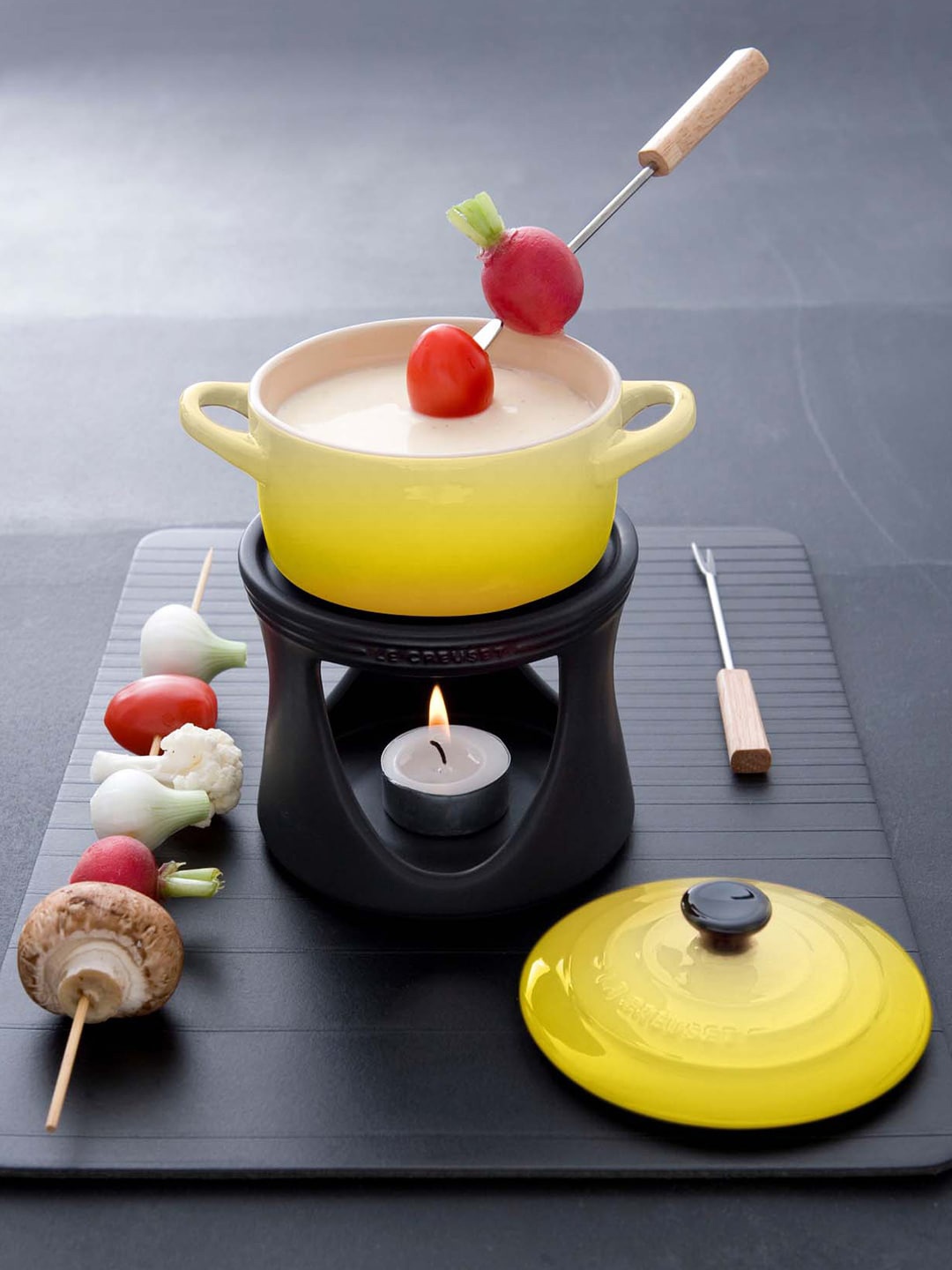 

LE CREUSET Yellow & Black Solid Petite Round Casserole