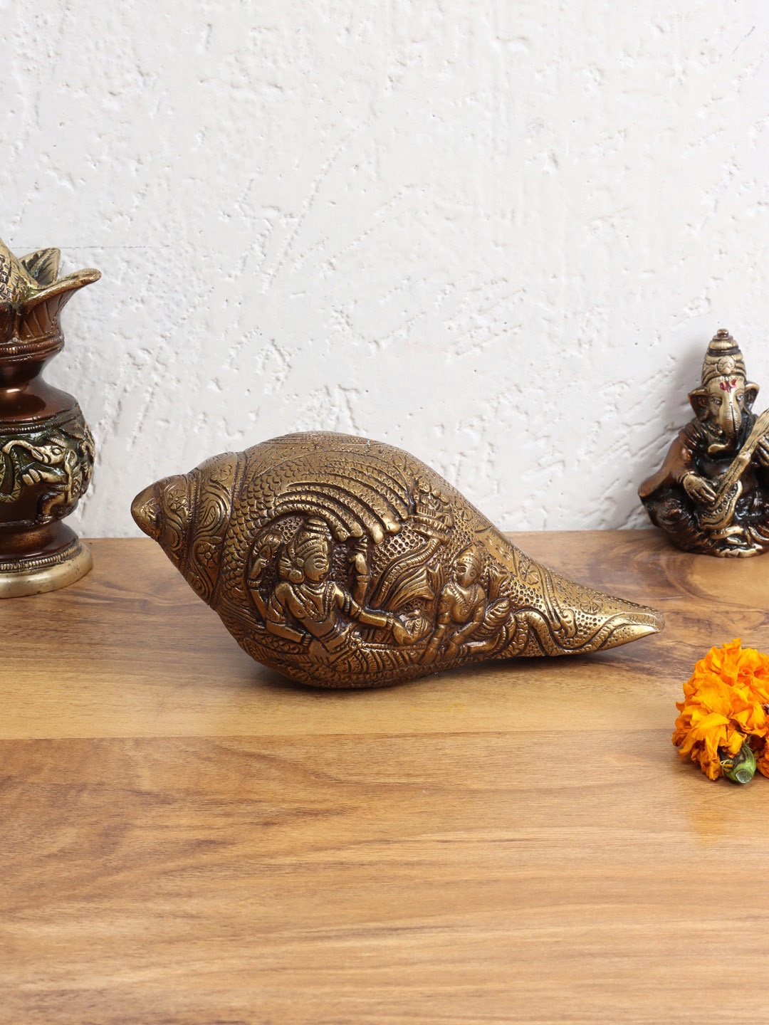 

Aapno Rajasthan Brown Brass Shank Showpiece