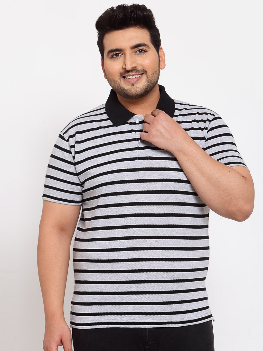 

plusS Men Grey Striped Henley Neck T-shirt