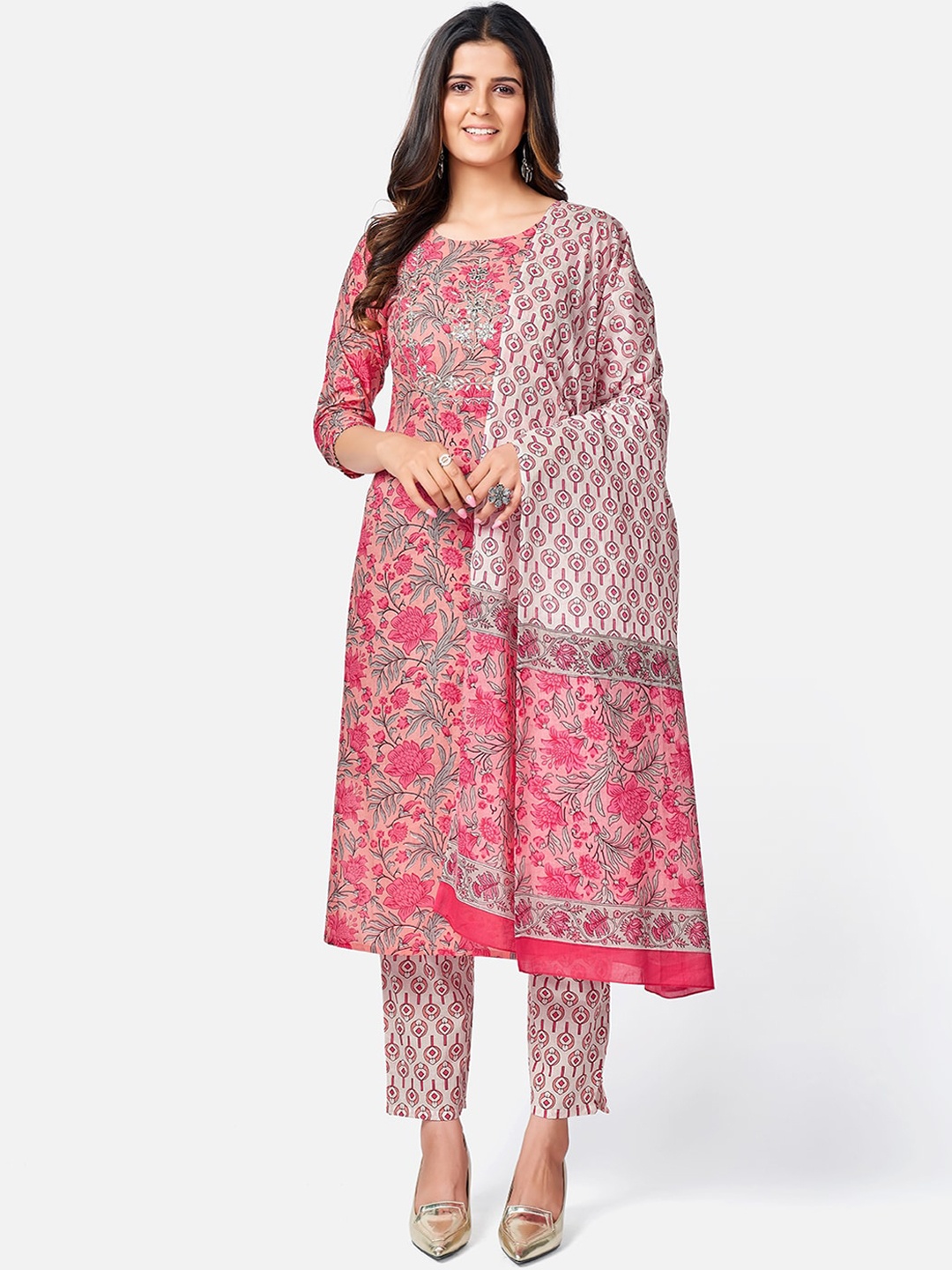 

Vbuyz Women Peach-Coloured Floral Printed Kurta with Trousers