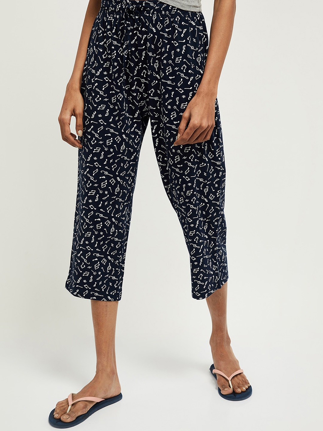 

max Women Navy Blue & White Printed Lounge Capris