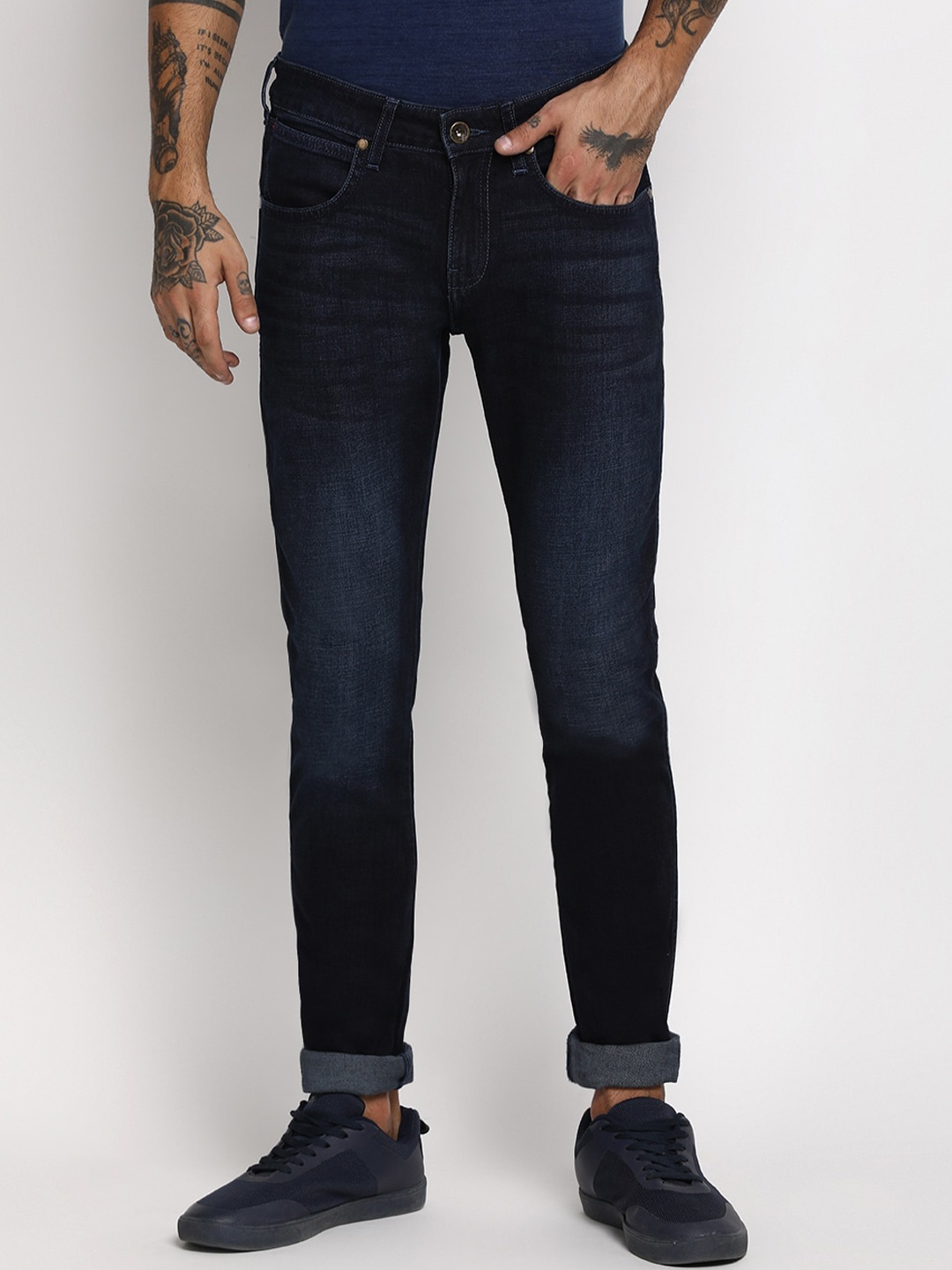

Wrangler Men Blue Skinny Fit Low-Rise Light Fade Jeans