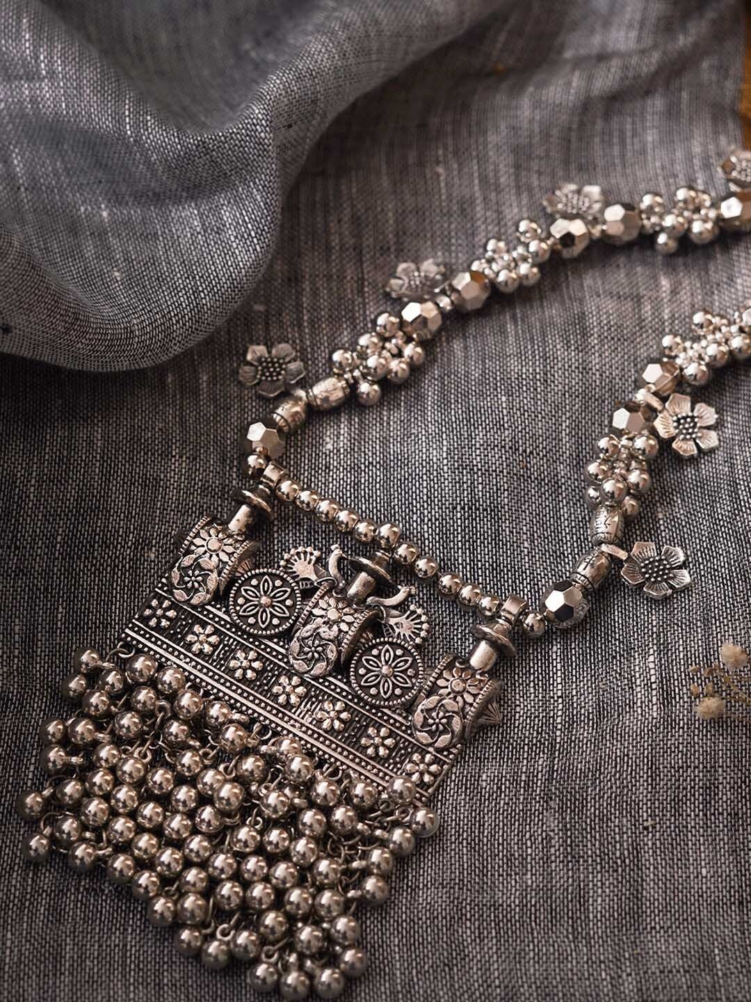 

TEEJH Silver Silver-Plated Oxidised Necklace