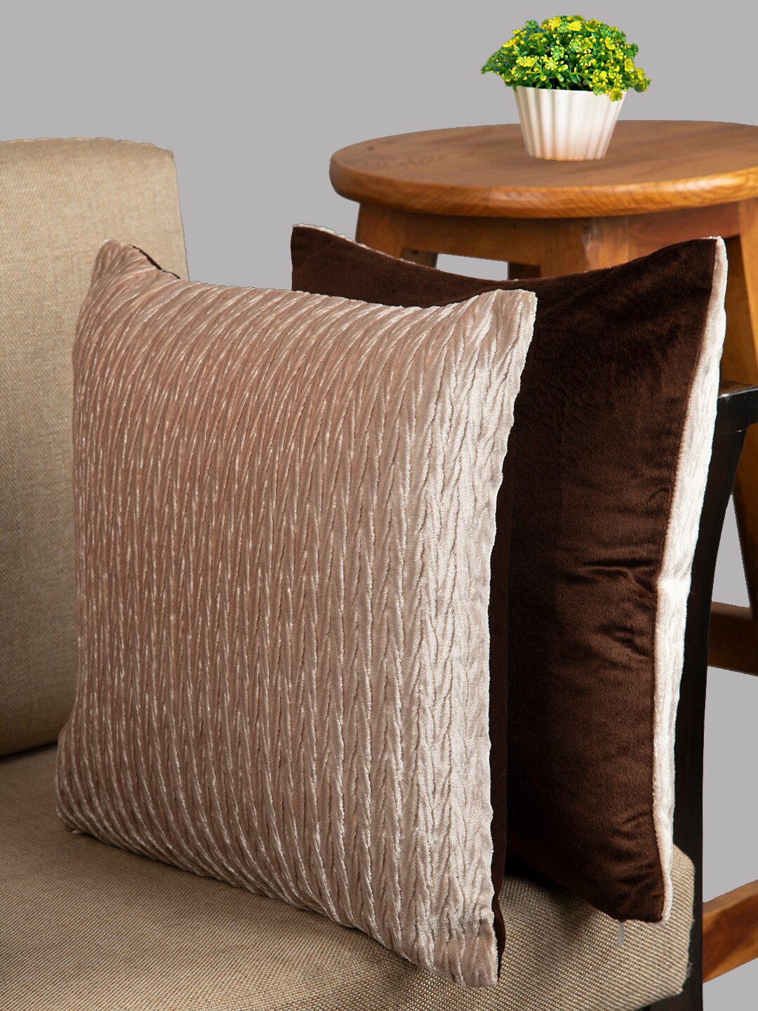 

HOUZZCODE Off White & Brown Set of 2 Geometric Square Cushion Covers