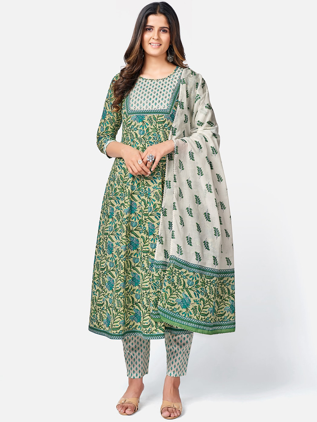 

Vbuyz Women Green Ethnic Motifs Printed Empire Sequinned Kurta with Trousers & With Dupatta