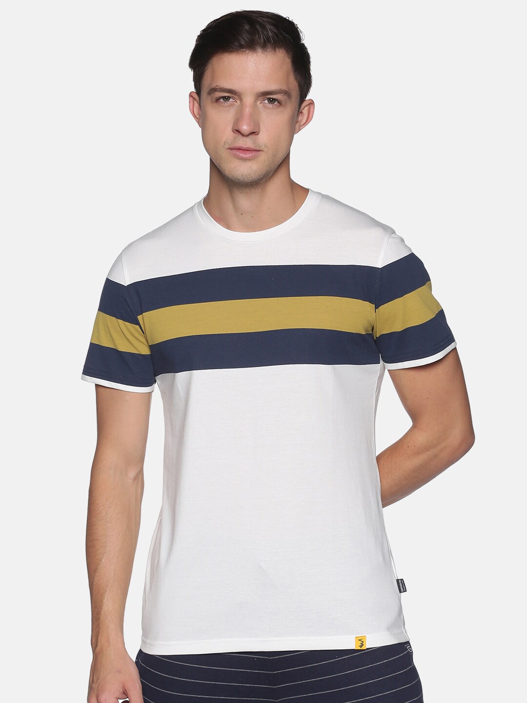 

Campus Sutra Men White & Navy Blue Colourblocked T-shirt
