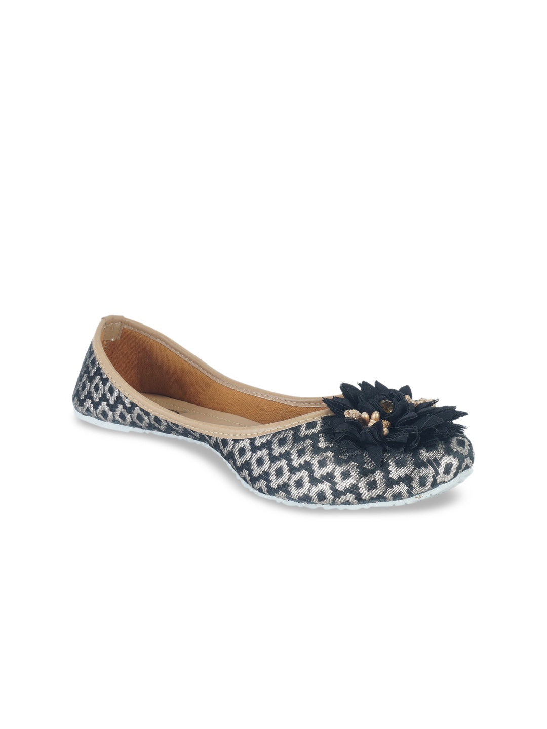 

The Desi Dulhan Women Black Ethnic Mojaris Flats