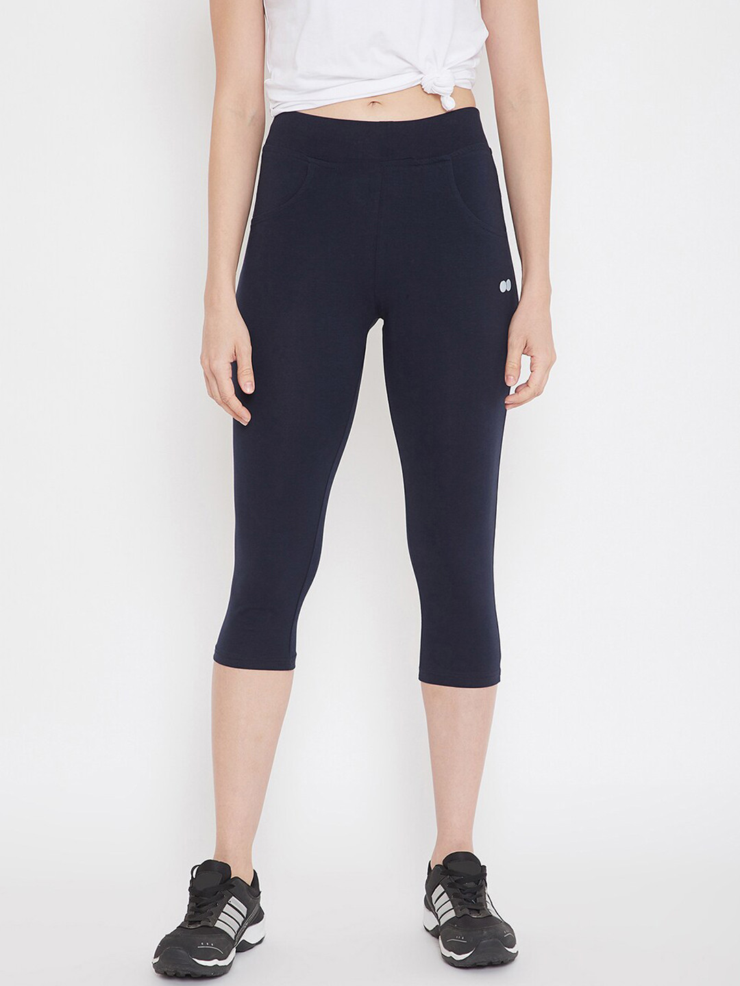 

Clovia Women Navy Blue Solid Cotton Snug-Fit Capri Sports Tights