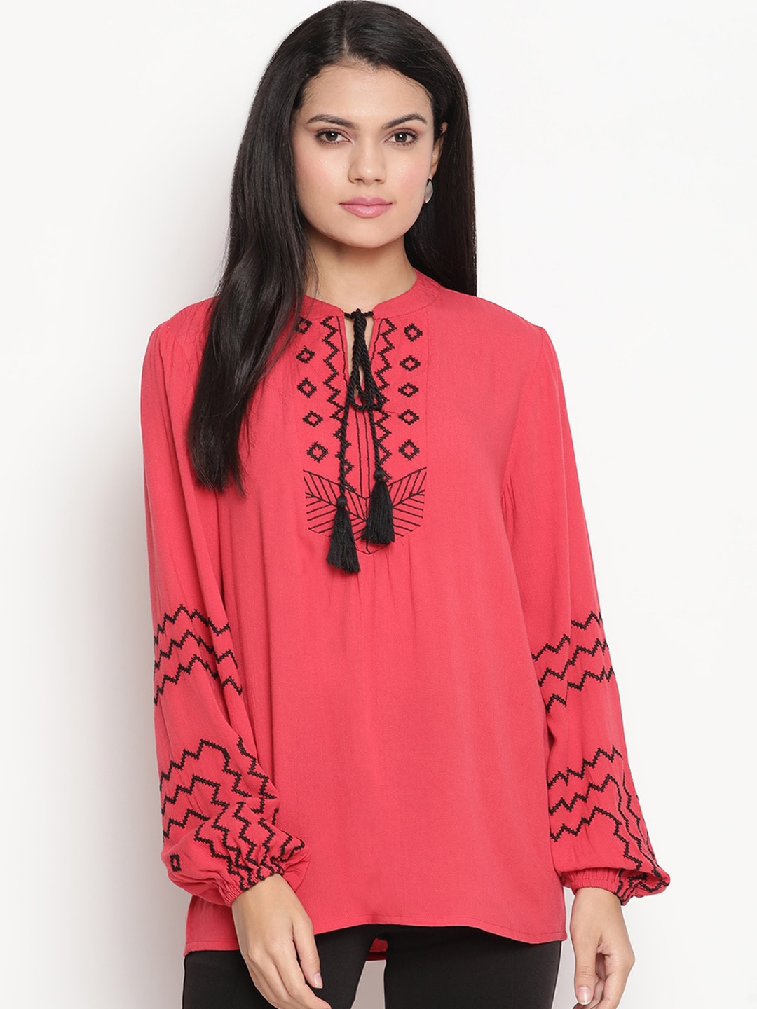 

HOUSE OF KKARMA Red & Black Tie-Up Neck Regular Top